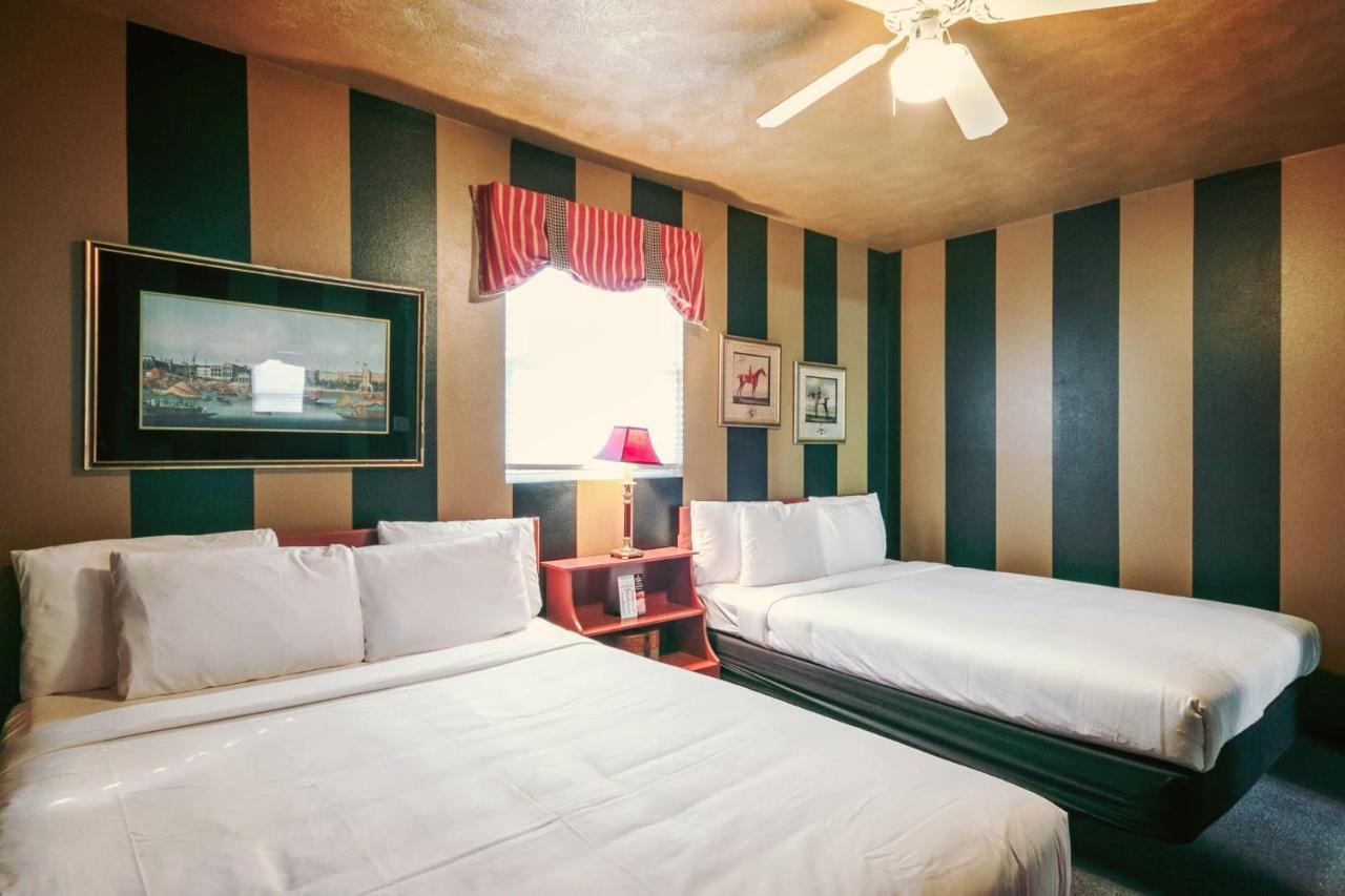 Simmer Motel Wamego エクステリア 写真
